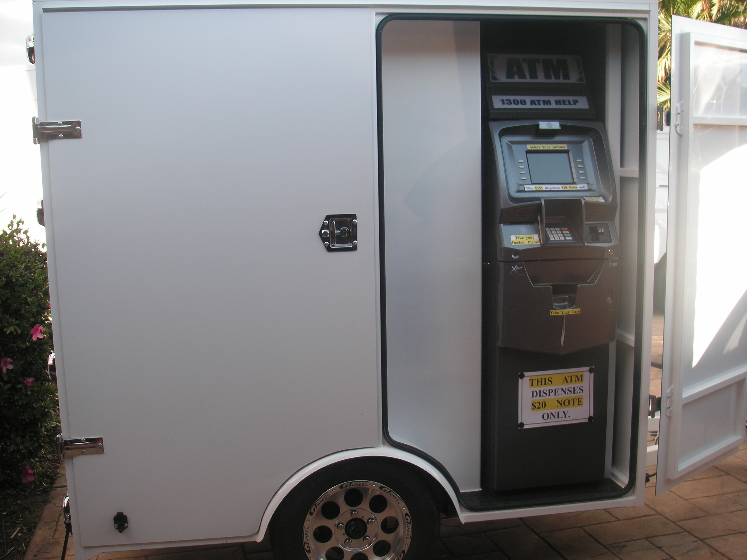 ATM Trailor ATMs on opposite sides